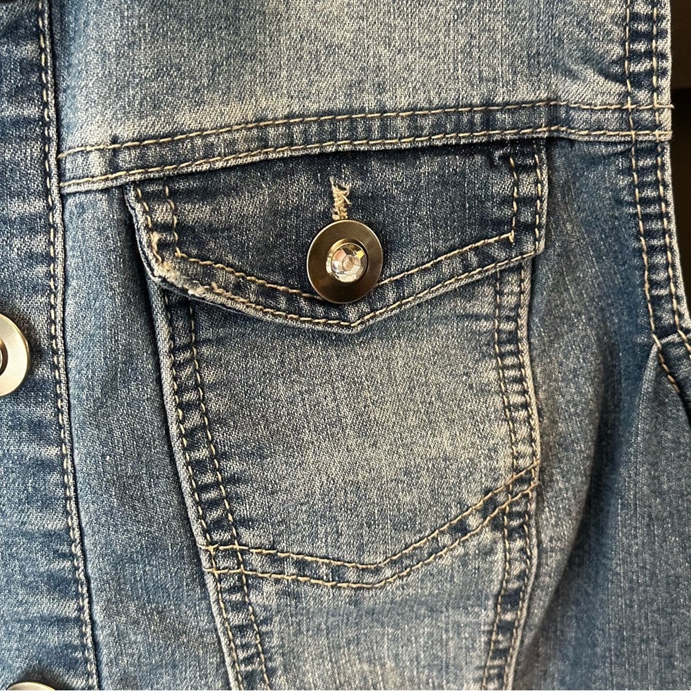 Baccini Denim Sleeveless Vest with Jeweled Buttons size Large - Picture 6 of 10
